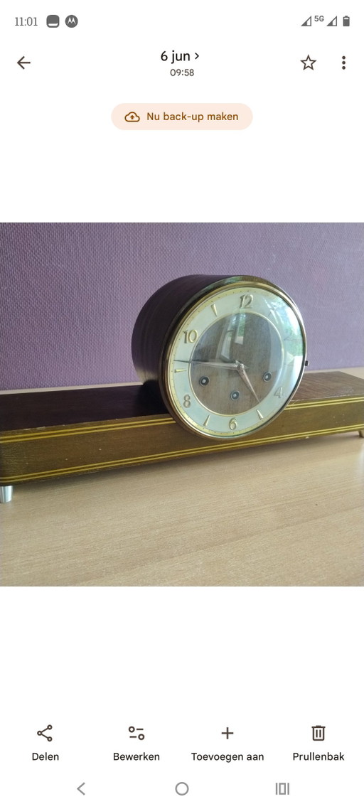 Horloge de table vintage - à pendule avec mouvement mécanique