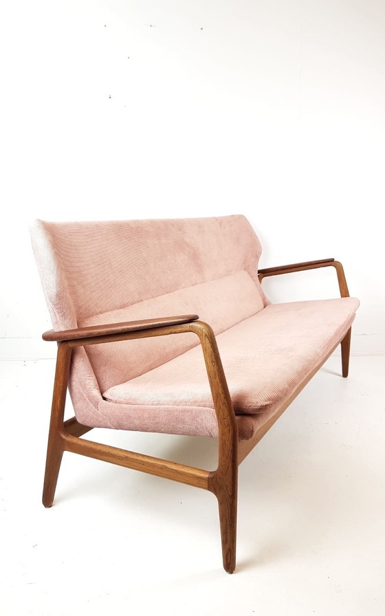 Image 1 of Vintage Bovenkamp Aksel Bender Madsen bankje | bank roze nieuw gestoffeerd