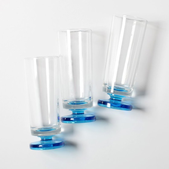 Image 1 of Set di 3 bicchieri vintage con base blu / Rari bicchieri alti di metà secolo / Italia / Anni '60