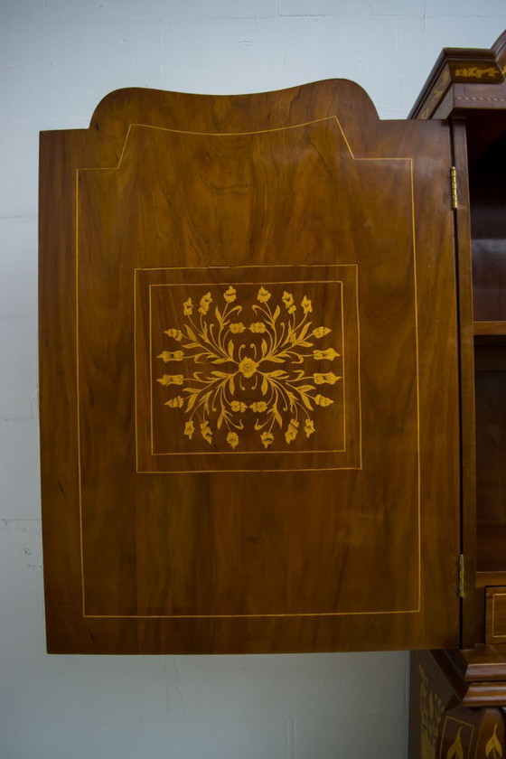 Image 1 of Trumeau holandés del siglo XX de nogal con incrustaciones de arce, Países Bajos, 1950