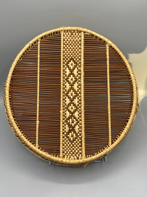 Ronde gevlochten rotan dienblad met ruitpatroon en spiraalvormige rand. – decoratieve objecten, Wicker, Rattan (photo 2 of 3)