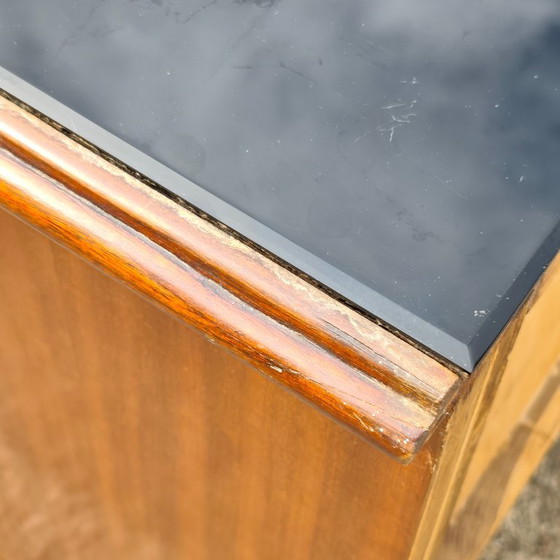 Antieke Franse art-deco console met marqueterie, houten kast met glazen blad, jaren 30 – Ladekasten, Glass (photo 18 of 21)