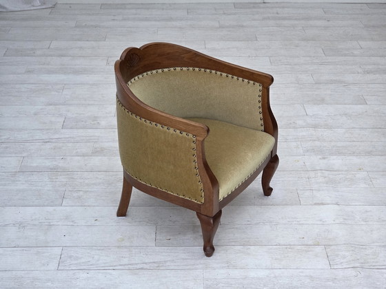 Image 1 of 1960er Jahre, dänischer Beistell-/Kindersessel, hellgrüner Möbelvelours, Eichenholz.