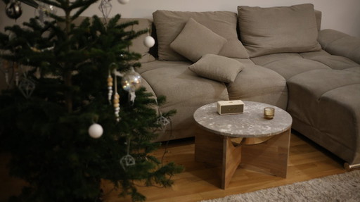 Mesa de centro Rotunda Forest Snow de piedra natural y madera maciza de roble