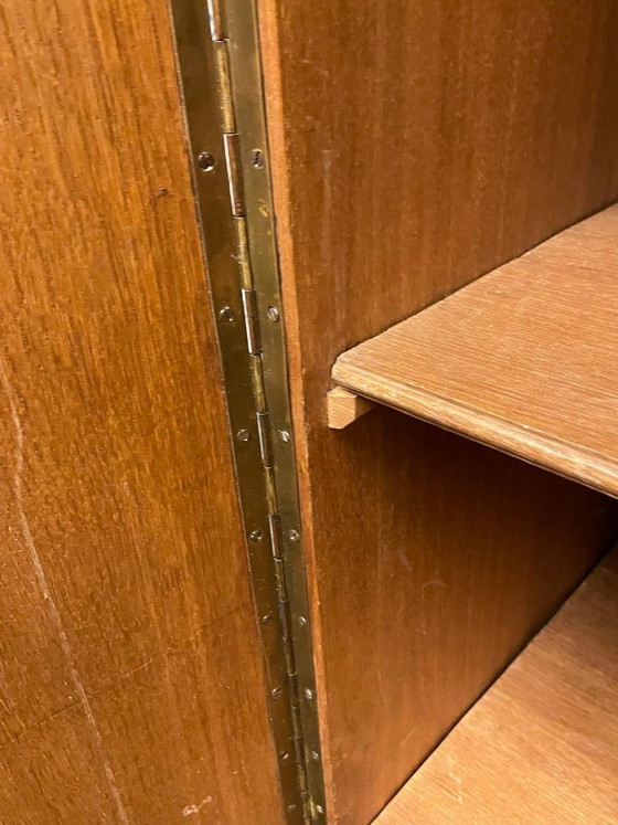 Image 1 of Armario antiguo con 3 puertas, cajones y espejo.