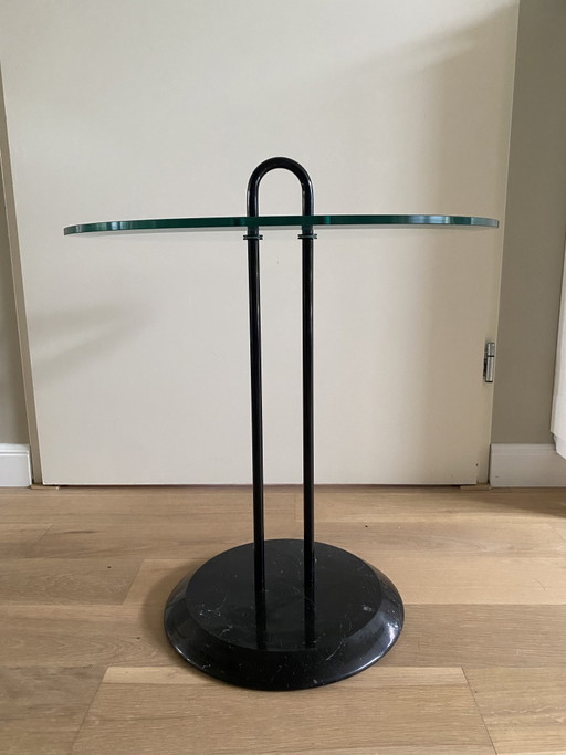Table d'appoint en marbre Vico Magistretti Italie 1980