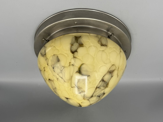 Image 1 of Vintage gemarmerde plafondlamp - elegantie in glas en metaal