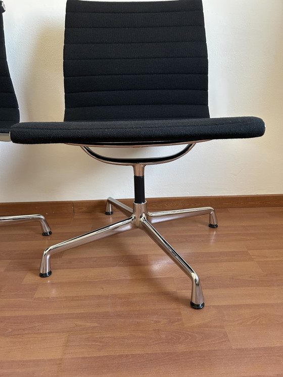 Image 1 of 2 x Vitra Eames EA 108 Drehstühle