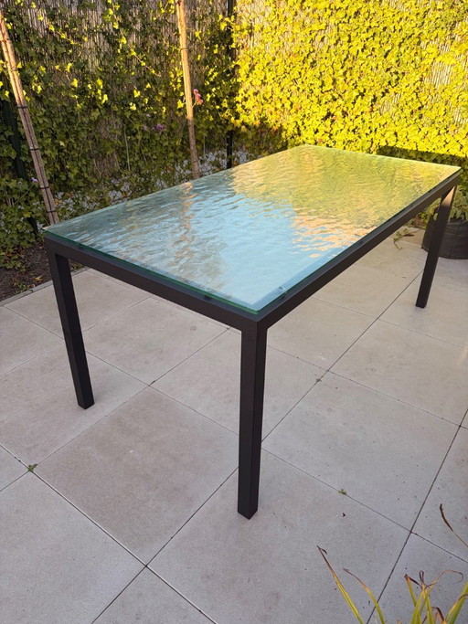 Table rectangulaire avec plateau en verre et piètement en métal 180x90