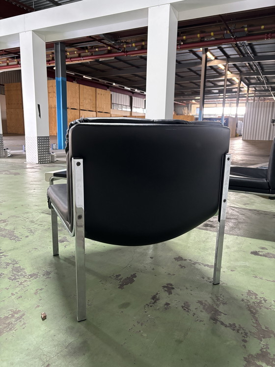 Image 1 of Fauteuil de salon en cuir par Hans Eichenberger pour Girsberger, 1960, Ensemble de 3 chaises + 3 tables d'appoint