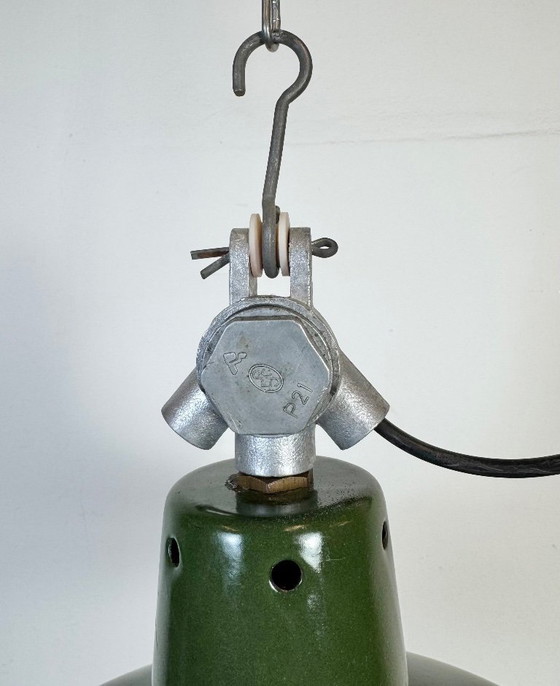 Image 1 of Industrielle französische Fabrik-Hängeleuchte aus grünem Emaille, 1960er Jahre