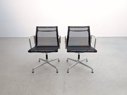 Set van 2 Vitra EA108 bureaustoelen, Charles Ray Eames mesh design