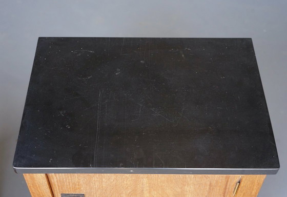 Image 1 of Art Deco eikenhouten nachtkastjes van Henk Wouda voor Pander & Zn., jaren 1920, set van 2