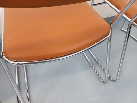 Image 1 of Set di 4 sedie a slitta vintage degli anni '70 in metallo cromato e similpelle color cognac