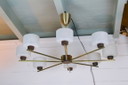 Lampadario scandinavo a otto luci, teak, ottone e opalino, metà secolo