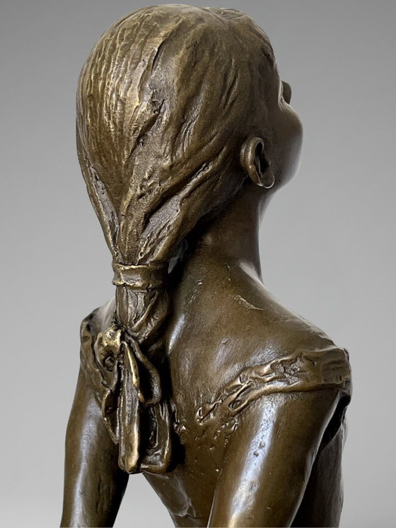 Image 1 of Escultura de bronce patinado de una bailarina inspirada en Degas – Edición JB Paris sobre base negra – 38 cm – 5,4 kg