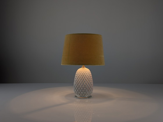 Image 1 of Lampada da tavolo in porcellana a forma di ananas con smalto iridescente e oro di Capodimonte