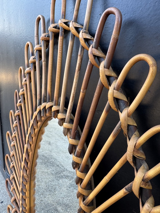 Image 1 of Specchio in rattan a forma di mandorla degli anni '60