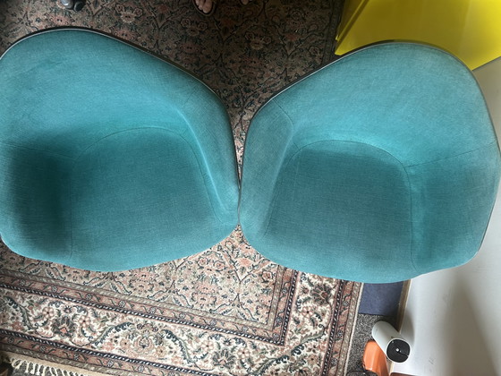 2x Eames Kuipstoelen op La Fonda Voet (Herman Miller) – Fiberglass, Wool (photo 3 of 3)
