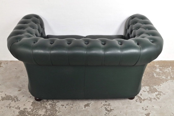 Image 1 of Sofá Chesterfield de dos plazas de época