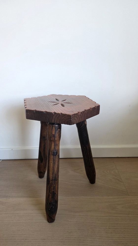 Image 1 of Hermoso taburete de madera
