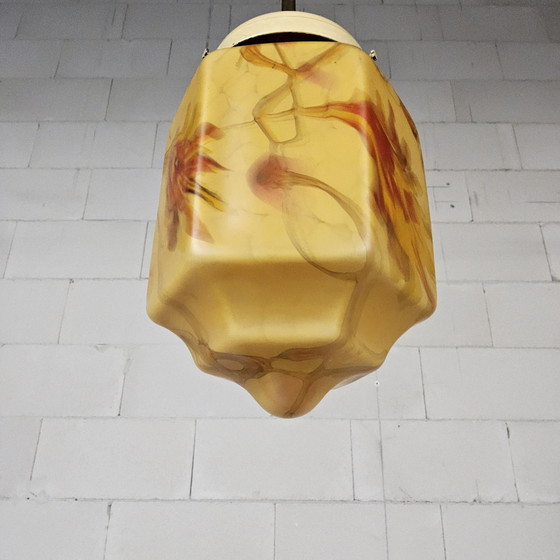 Image 1 of Suspension Art Déco ancienne en verre opalin marbré ambré