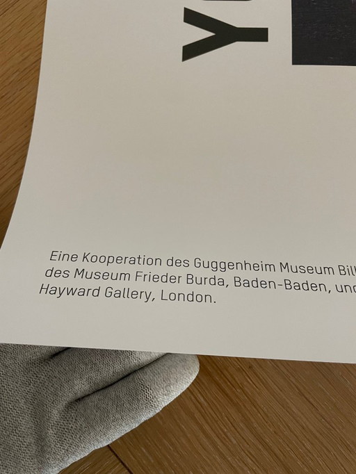 Yoshimoto Nara, Notte insonne (seduto), 1997, per gentile concessione del Rubell Museum, copyright Yoshitomo Nara, stampato in G