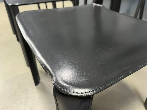 Image 1 of Vintage zwart lederen Italiaanse eetkamerstoelen, jaren 1980