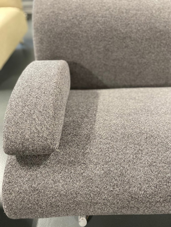 Image 1 of Divano Artifort Tara da 2,5 posti con braccioli