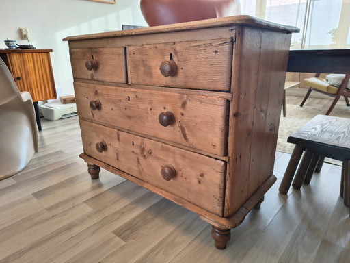 Commode ou chiffonnier vintage (anglais)