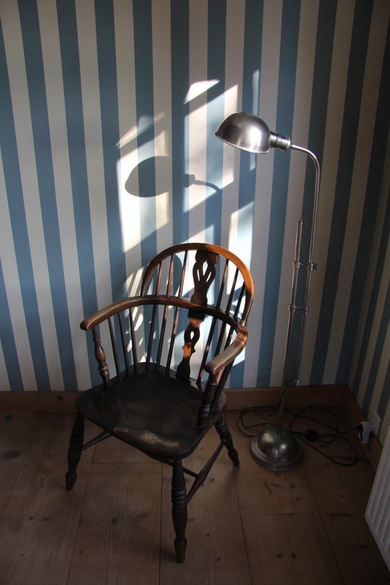 Image 1 of Silla Windsor antigua inglesa con respaldo bajo