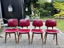 4 chaises vintage élégantes style milieu du siècle avec revêtement en similicuir bordeaux