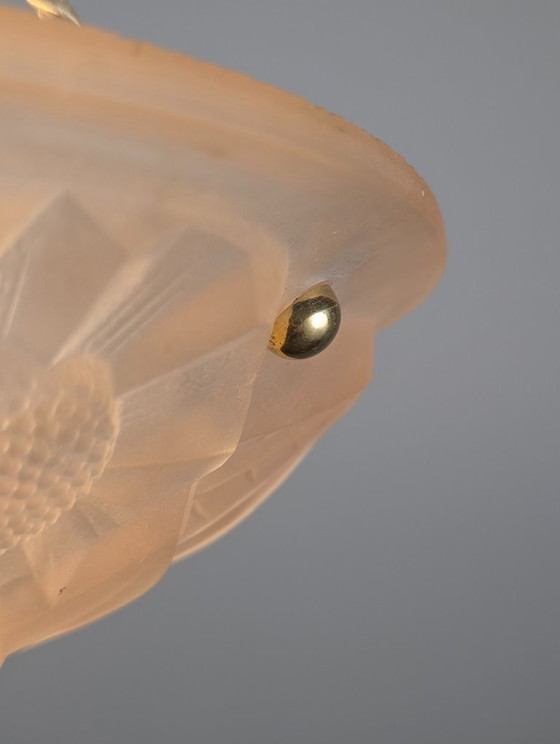 French Art Deco Pink Molded Glass Pendant Light by Degué, Floral Motif, 1930s – Pendant lamps, Textile (photo 6 of 11)