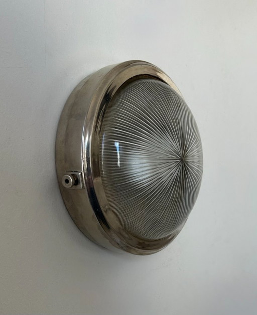 Lampada da parete vintage in metallo cromato e vetro olofane, Francia 1930