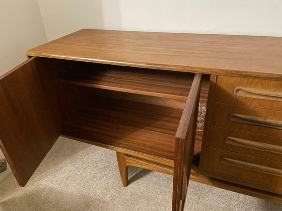 Buffet bas en teck par Victor Wilkins pour G-Plan, 1962 – Mid Century Modern (photo 3 of 7)