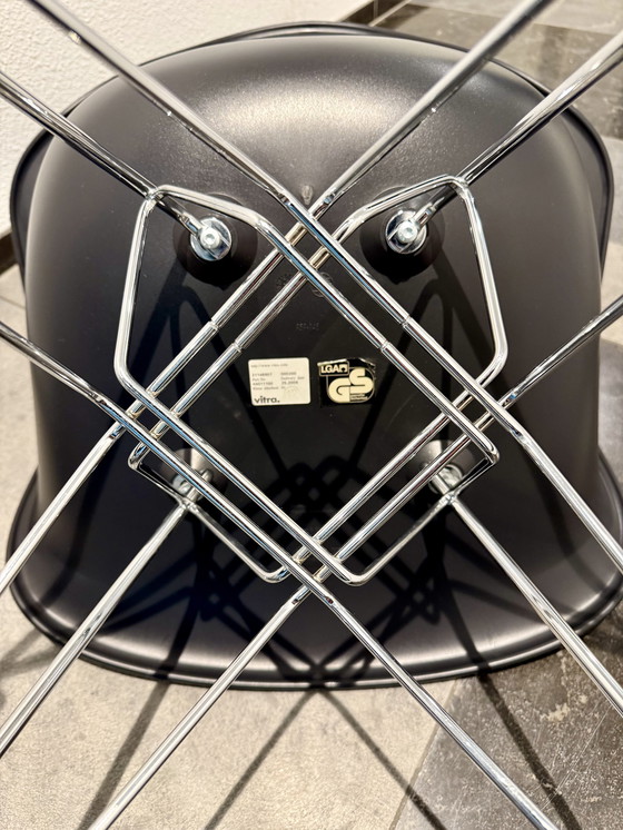Image 1 of 2x Poltrone Vitra Eames DAR - Nero