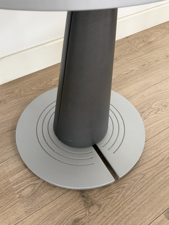 Image 1 of Leolux Calumet design bijzettafel. 