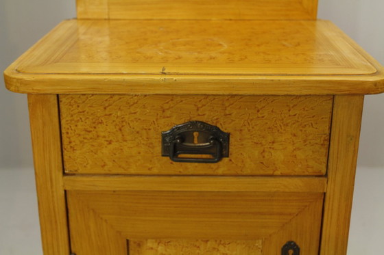 Image 1 of Mesitas de noche de arte popular bohemio, década de 1920, juego de 2