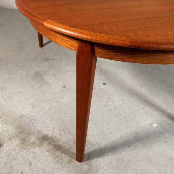 Image 1 of Round Extendable Dining Table — H. Sigh & Søn, Denmark