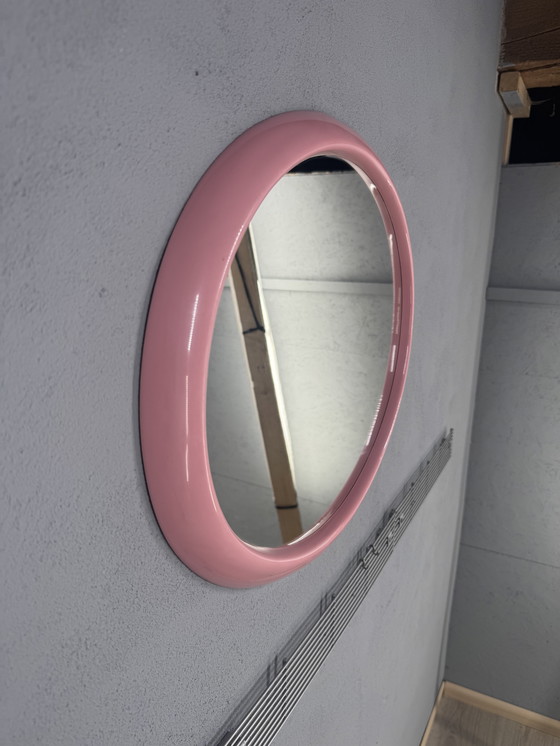 Image 1 of Miroir ovale à rosace des années 1970 - le charme à l'état pur !