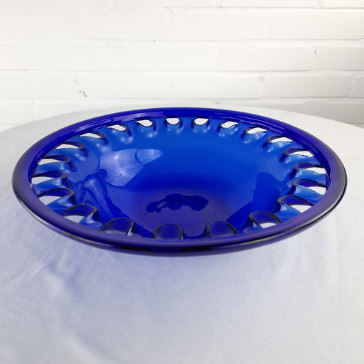 Bol vintage en verre bleu roi, datant des années 1960/70.