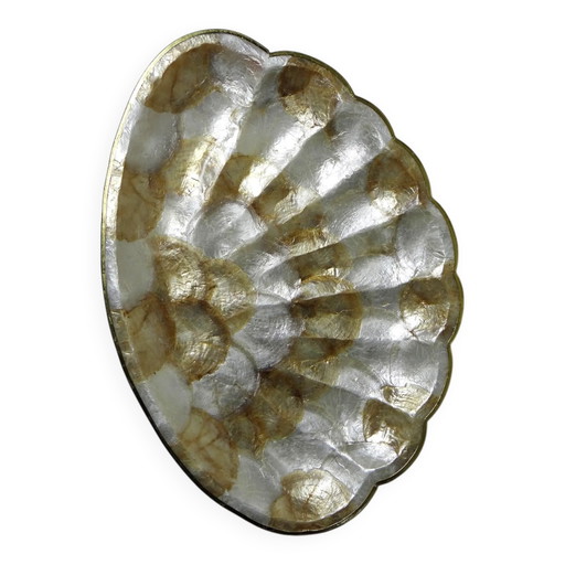 Große Platte oder muschelförmige Ablageschale aus Capiz-Perlmutt und Vintage-Messing.