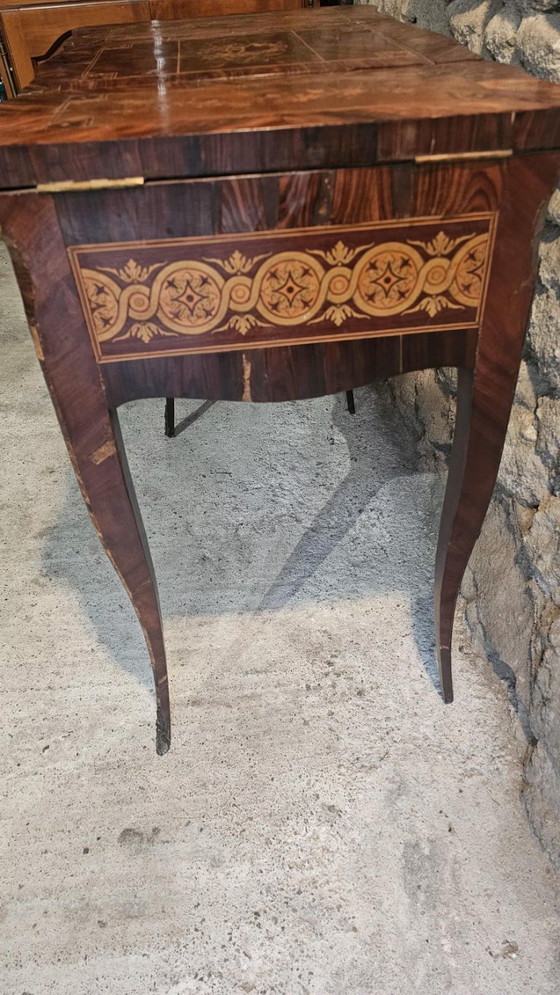 Kaptafel in Lodewijk XV-stijl, Franse productie uit het einde van de 19e en het begin van de 20e eeuw. (photo 3 of 10)
