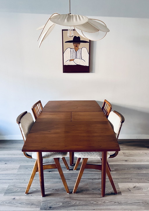 Mid century eettafel met 4 stoelen