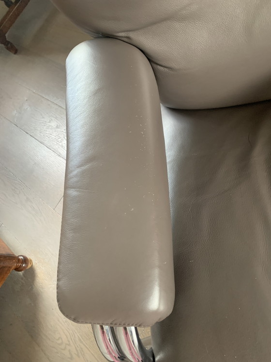 De Sede Kangaroo leather armchair by Hans Eichenberger. – Textile (photo 4 of 9)