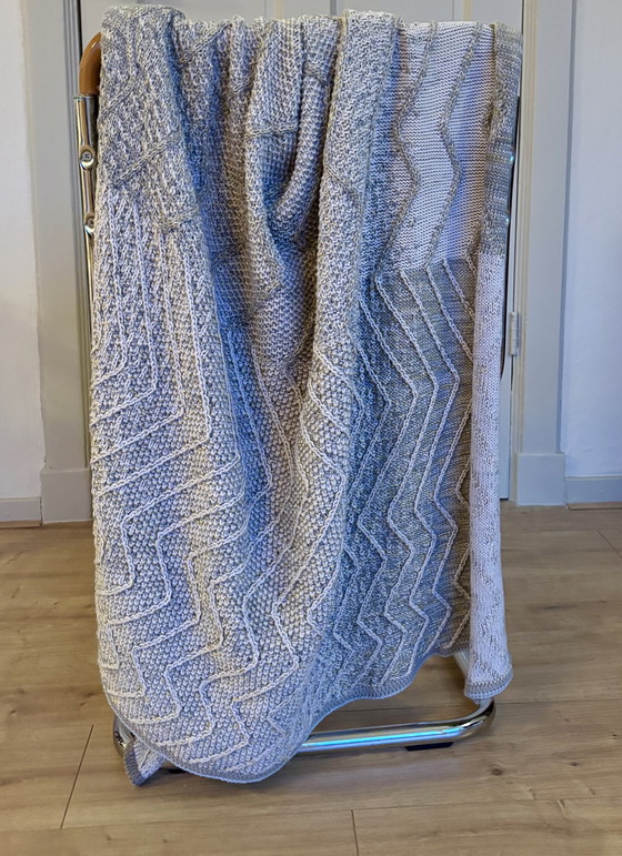 Image 1 of Coperta Jongeriuslab | Simone Post per Textielmuseum, grigio/bianco