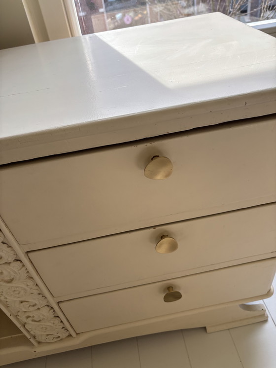 Image 1 of Buffet Art Déco avec de magnifiques boiseries et des poignées dorées