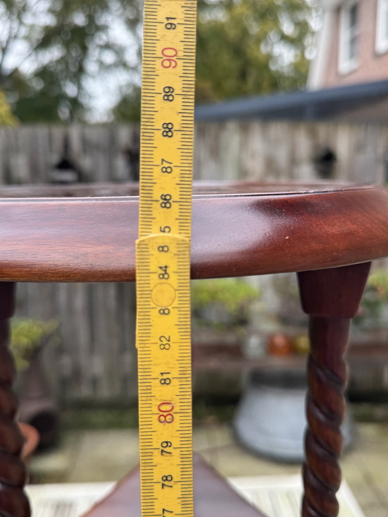 Image 1 of Table d'appoint en teck fin – une sculpture fonctionnelle