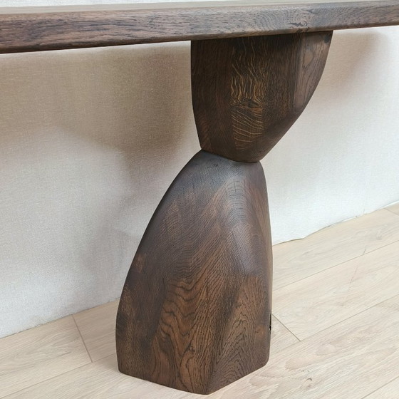 Image 1 of Mesa auxiliar orgánica | pata escultural | roble macizo