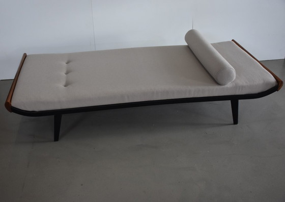 Image 1 of Sofá cama Cleopatra restaurado de mediados de siglo